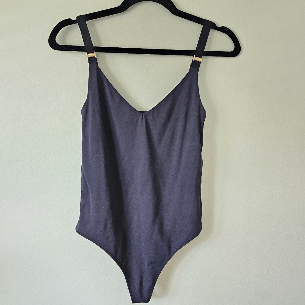 Aritzia Babaton Contour V-Neck Tank Bodysuit